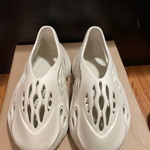 Yeezy foam runners size 4 men SAND